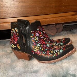 Embroidered Ariat Dixon Boots